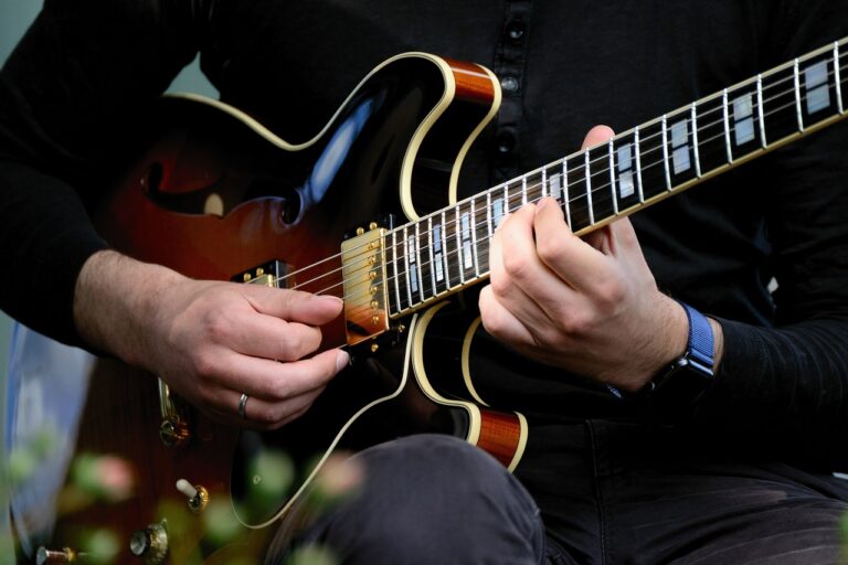 Can You Play Open Chords on An Electric Guitar?
